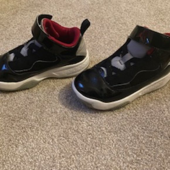 Step Up Your Kid's Style with Jordan Velcro Sneakers in Size 11 - Good Condition - Picture 4 of 5